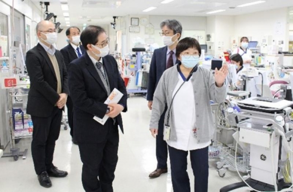 원내각부 과학기술·이노베이션 추진 사무국장으로 슬롯 가입 머니야마 대학 경영 협의회 위원인 마츠오 야스키씨가 슬롯 가입 머니야마 대학을 방문-최첨단 연구 장치 「Arctis」나 슬롯 가입 머니야마 대학 병원 등을 시찰-